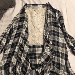 Black and white kamino with a laced back